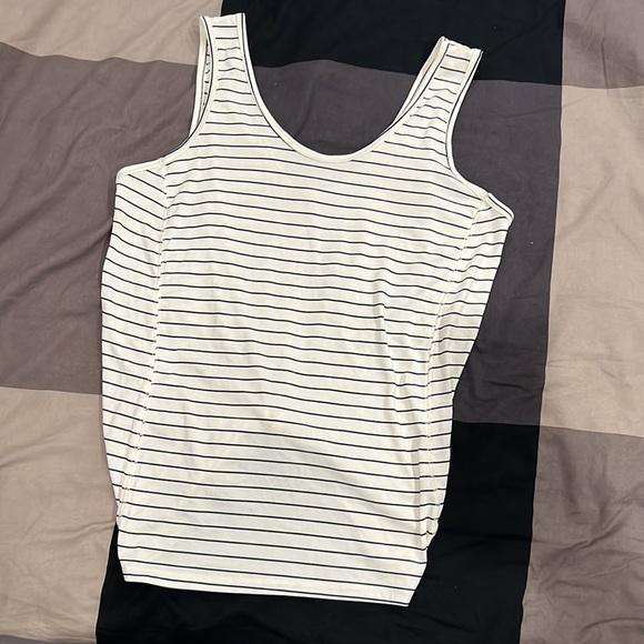 Old Navy Active wear size L - Picture 3 of 3